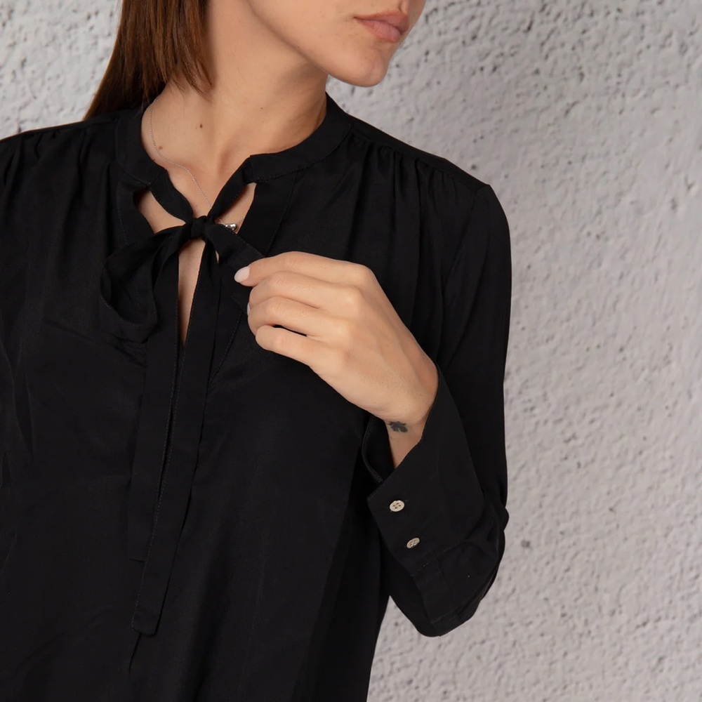 Veronica Beard Eva Tie Neck Lace Accent Blouse in Black Size 4 - Picture 13 of 13